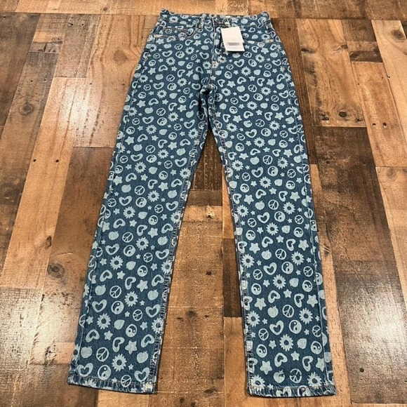 Daisy Street High Rise Mom Jeans - Picture 2 of 9